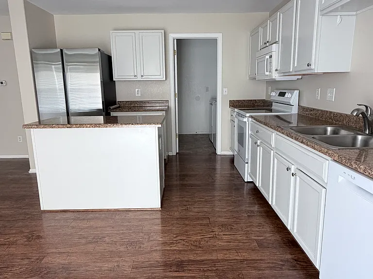 7955 S Kittredge St — Photo 4