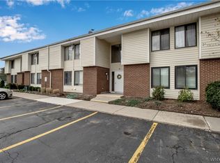 5 Southcreek Ct #A, East Amherst, NY 14051