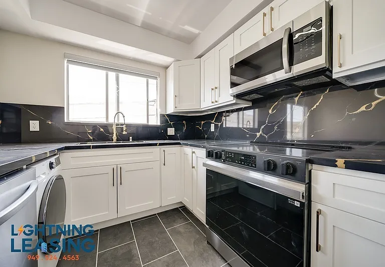 1035 N Hayworth Ave #100 — Photo 20