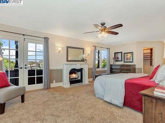 2nd floor master bedroom with mountain and city viewes