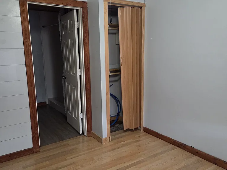 128 N Jones St — Photo 3