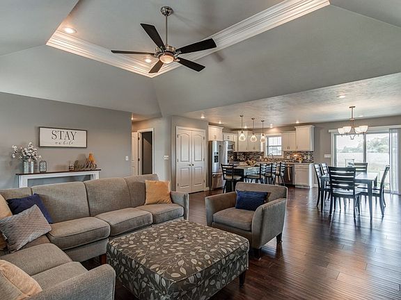 3rd image of 4657 W Pebble Dr