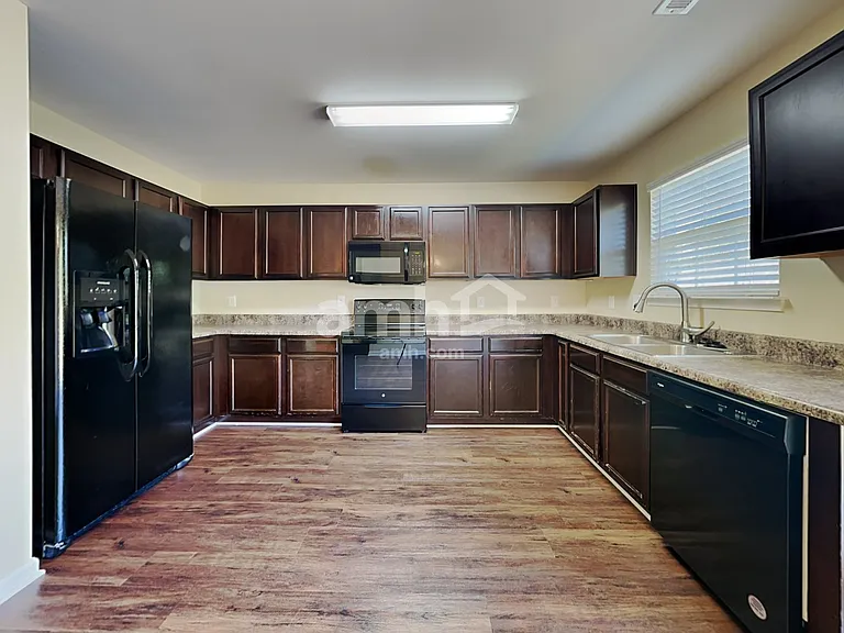 145 Mount Olivet Dr — Photo 4