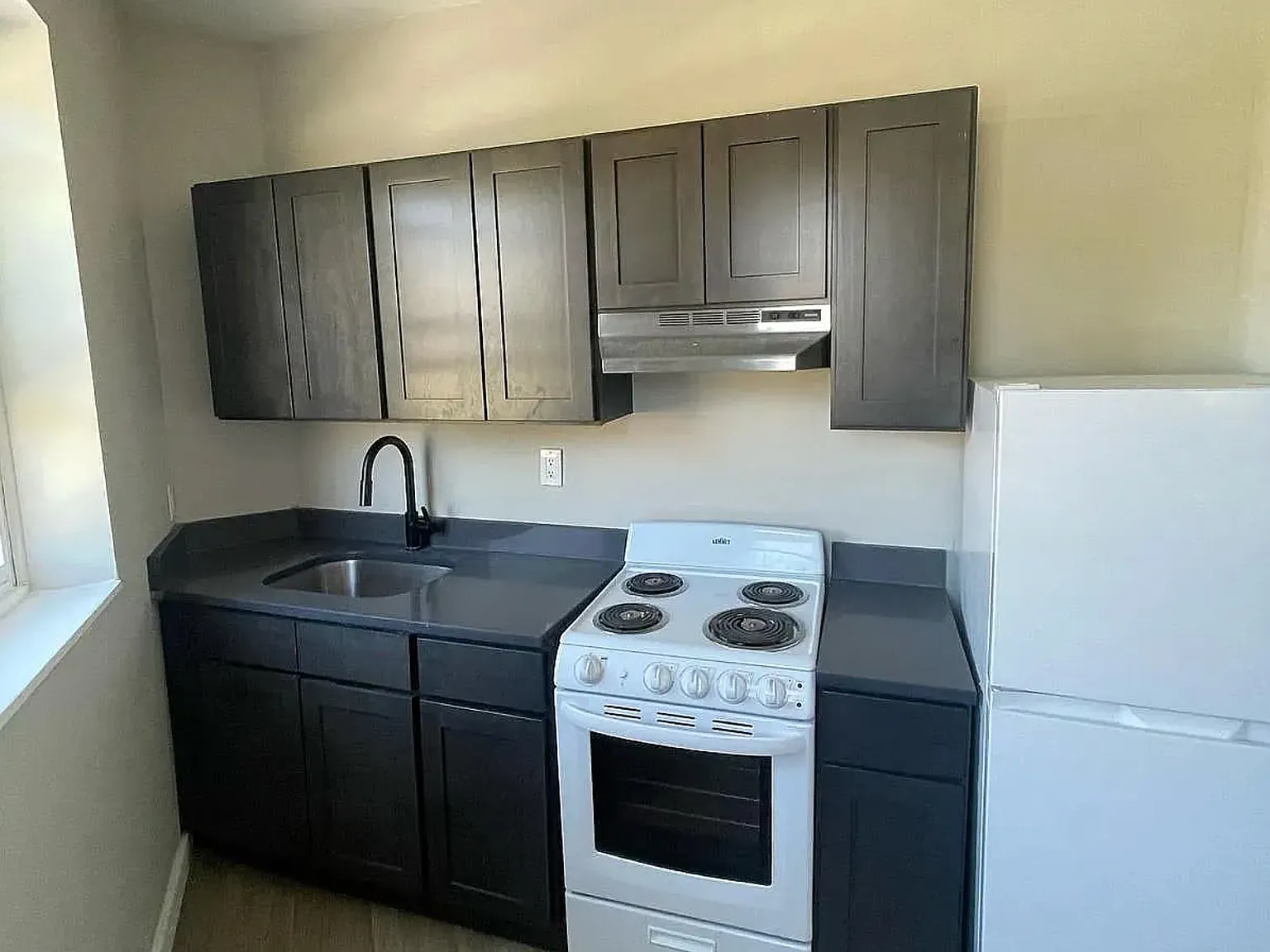 1 bed, 700 sqft, $1,525 — Photo 2