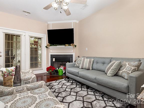 5th image of 16677 Commons Creek Dr