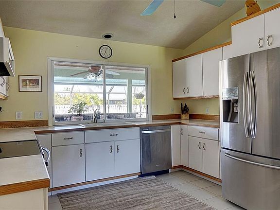 3rd image of 2086 NE Ocapi Ct