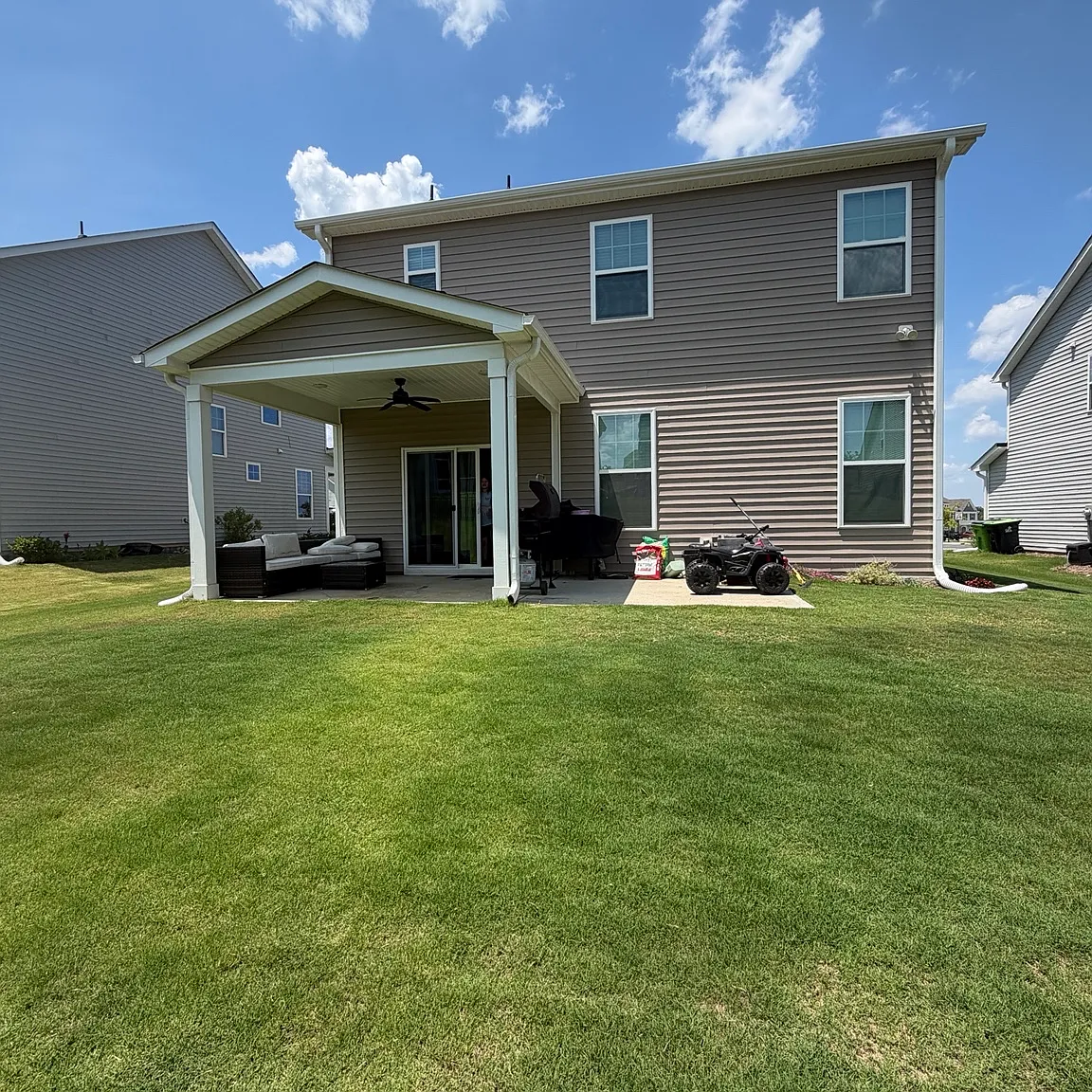 4 bed, 2.5 bath, 2000 sqft, $2,400 — Photo 2