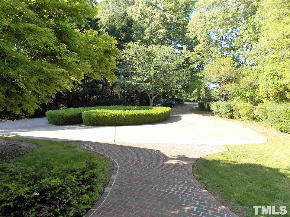 2nd image of 12105 Lockhart Ln