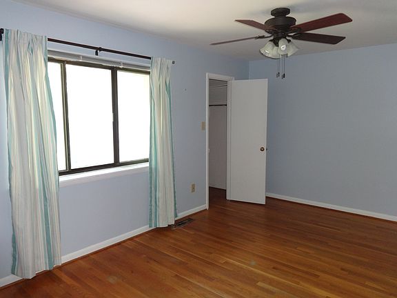 Master Bedroom & walk-in closet