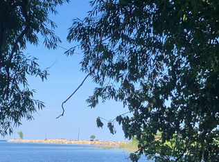 6122 Bay Shore Rd, Oconto, WI 54153