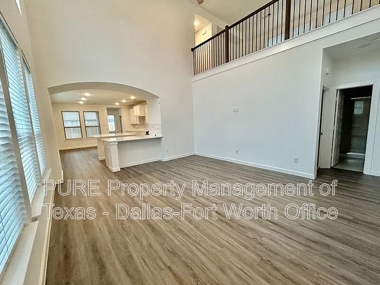 3918 Rochelle Ln — Photo 6