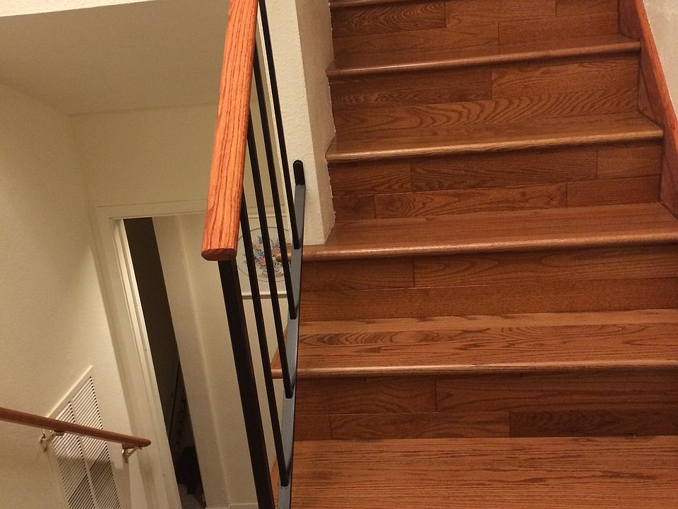 New hardwood oak stair & rai