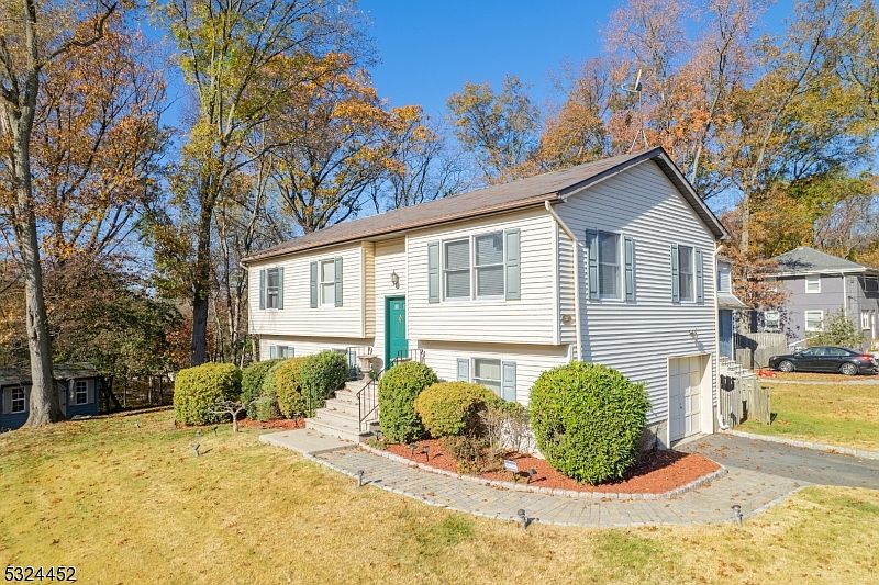 1st image of 32 Lewis Pl