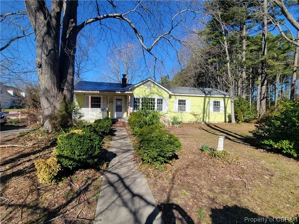 20 Hewitt St, Saluda, VA 23149