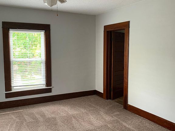 5th image of 402 1/2 W Ashland Ave