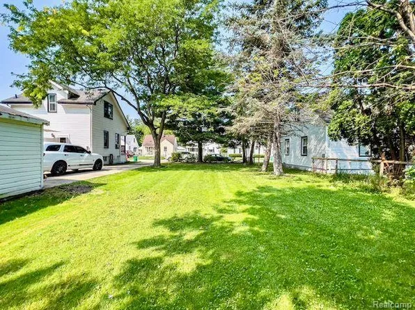 22106 Donald Ave, Eastpointe, MI 48021