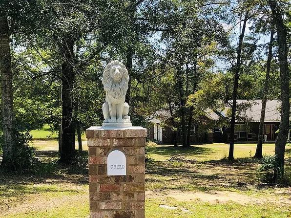 23220 Red Bluff Rd, Moss Point, MS 39562