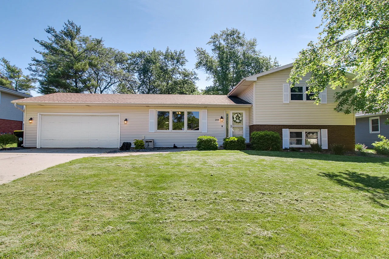 204 Cambridge Dr photo 1