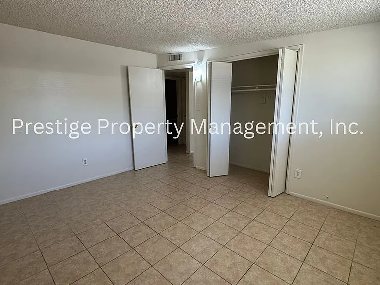 2302-2312 N Ralph Ave — Photo 14