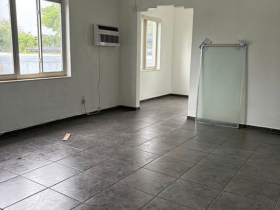 2nd image of 965-975 Biarritz Dr #10