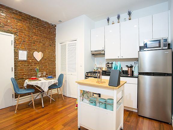 3rd image of 1095 2nd Ave APT 2RS