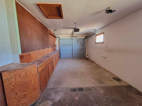 114 S Adams St, Kensington, KS 66951