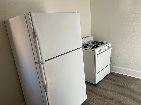 4th image of 200 W Cottage St #13