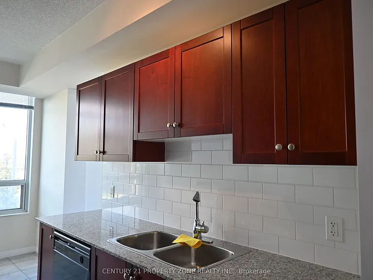 1359 Rathburn Rd E #405 — Photo 11