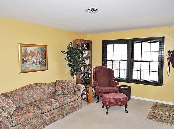 3rd image of 210 Washington Sq APT D