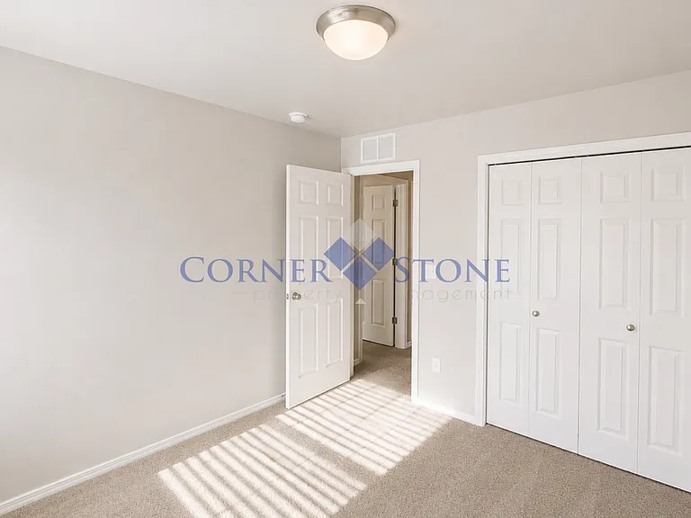 657 N Manship Ave — Photo 17