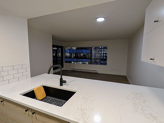 3rd image of 1060 Alberni St #503