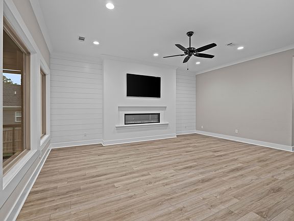 5th image of 920 Valley Creek Point