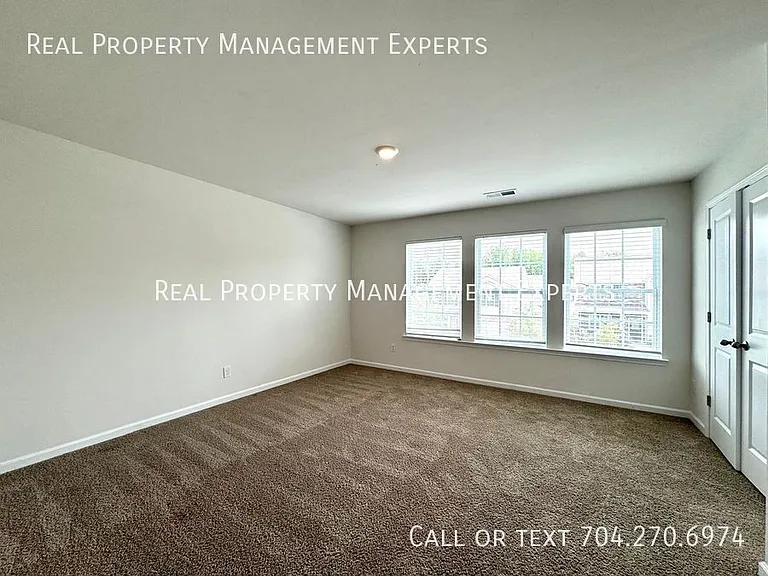 4025 Lampasas Ln — Photo 16