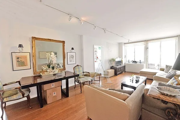 Rented by Peter Ashe | media 4