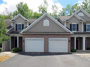 691 Royal Sunset Dr, Webster, NY 14580