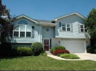 301 E Butler Ave, Grant Park, IL
