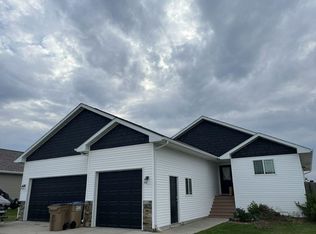 1805 28th St NW, Minot, ND 58703