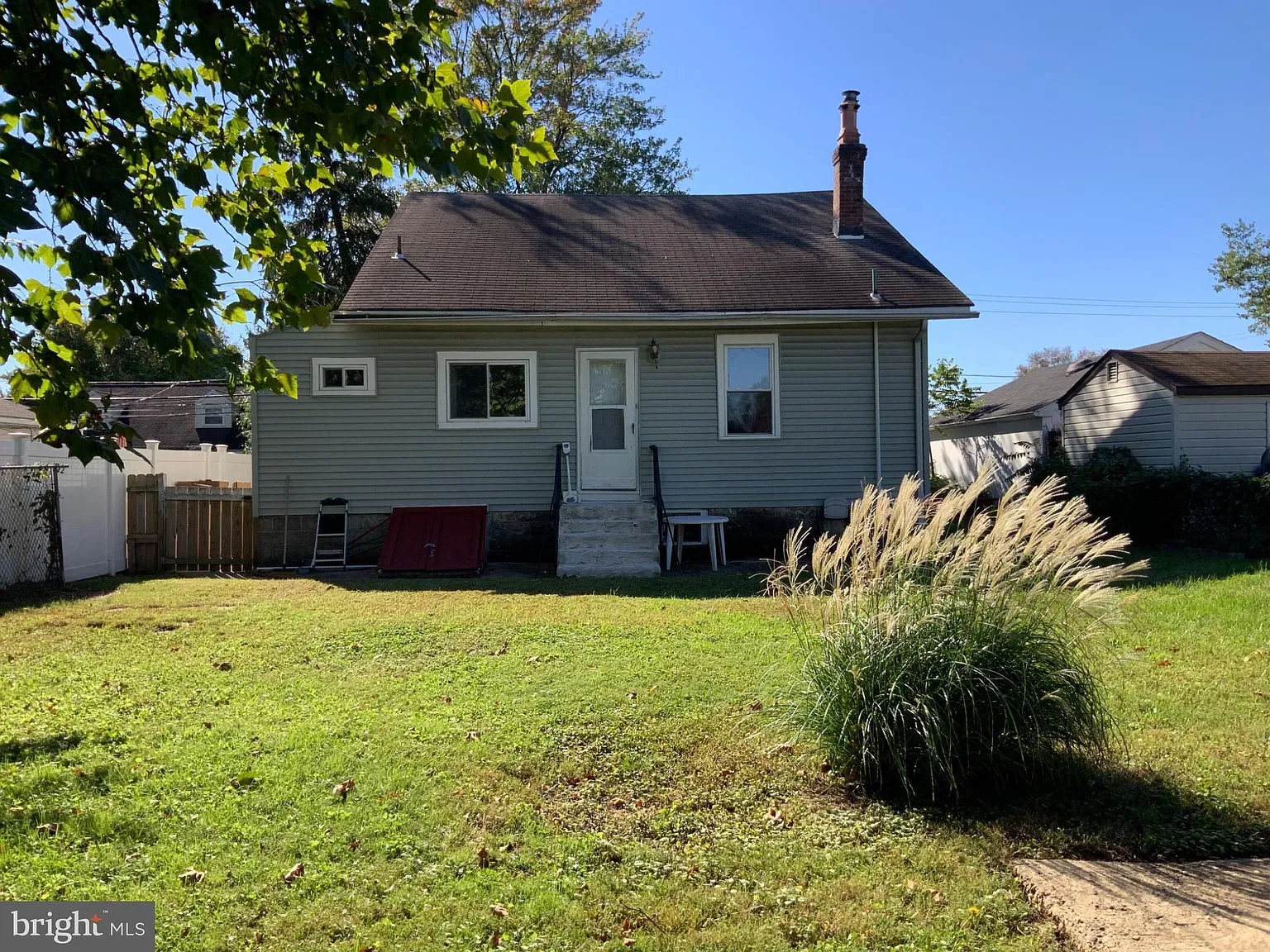 2 bed, 1.0 bath, 1670 sqft, $2,200 — Photo 2