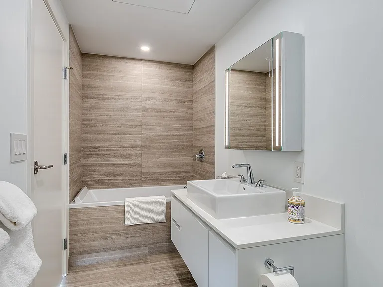 1480 Howe St #1603 — Photo 9