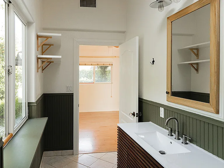 2841 Los Feliz Dr — Photo 19