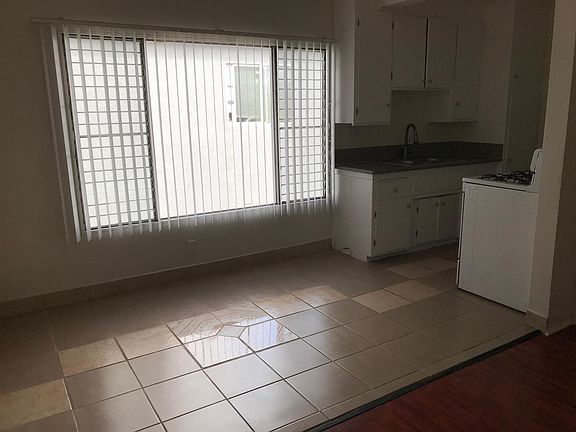 3rd image of 7-12711 Pacific Ave #7