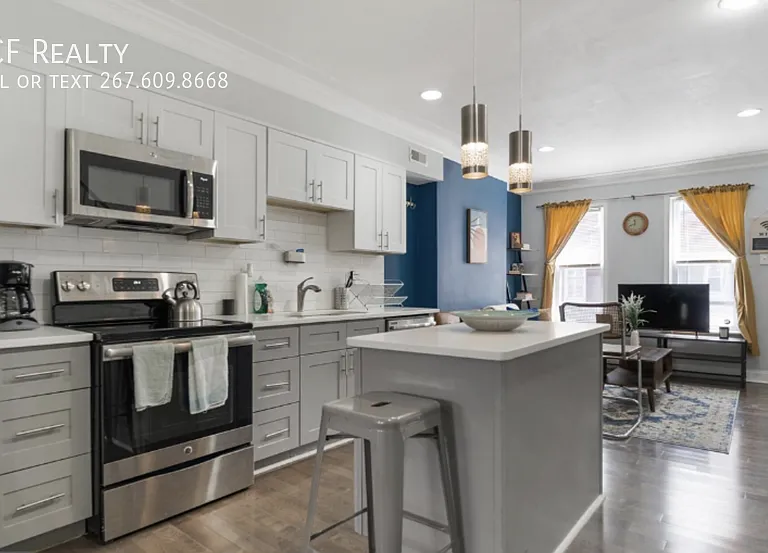 2033 Sigel St — Photo 4