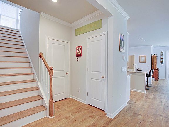 5th image of 158 Cherry Grove Dr