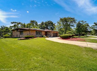 9121 S 85th Ave, Hickory Hills, IL