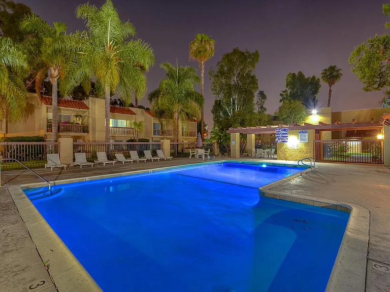 Grande Apartments - Pool