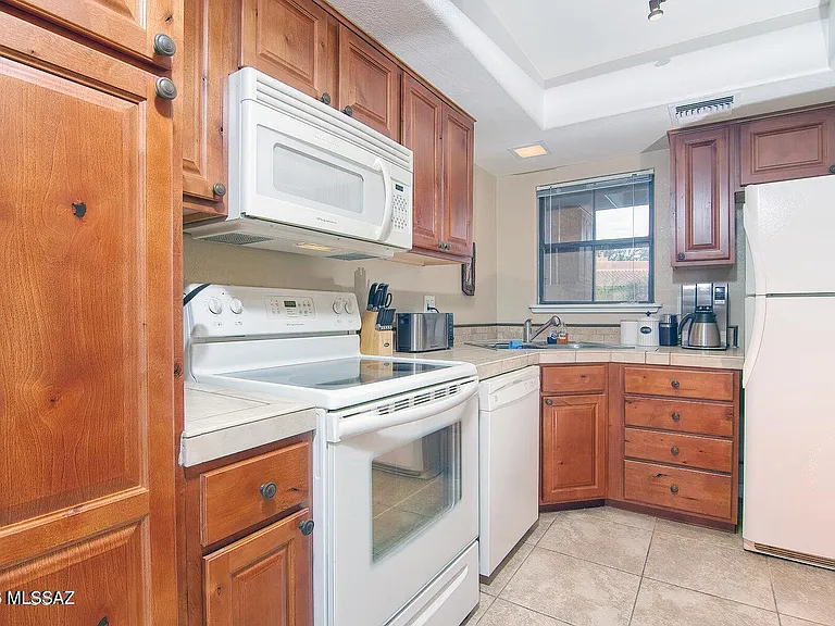 6651 N Campbell Ave #210 — Photo 13