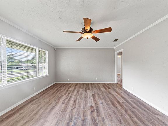 5th image of 1113 Burleson St