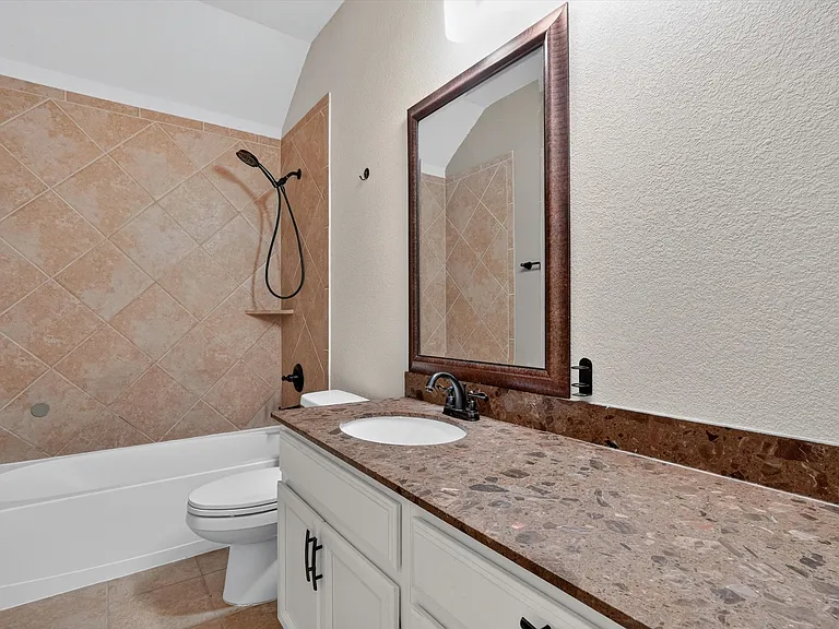 305 Acadia Ln — Photo 24