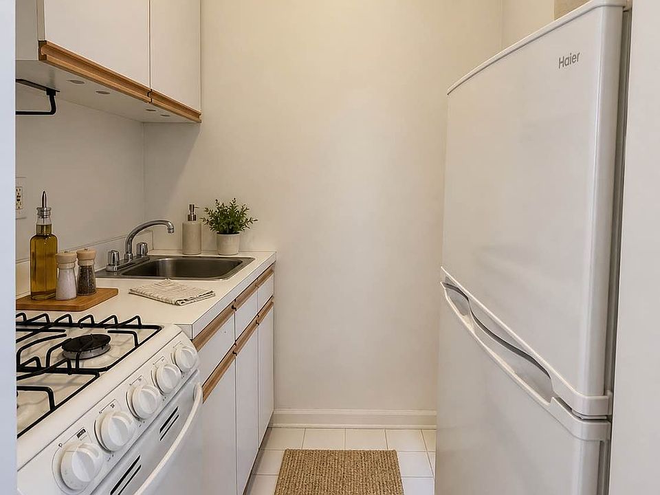 2nd image of 432 E 89th St APT 3B