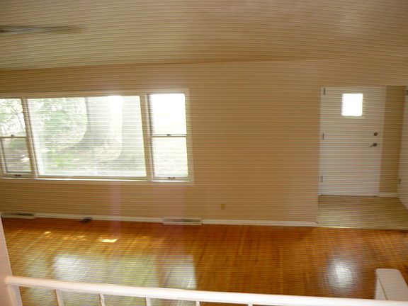 5th image of 817 Charles St